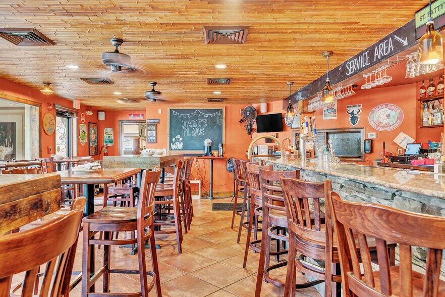 More Photos Of 1041 Harbour Inn Ln, Moneta Restaurant For Sale