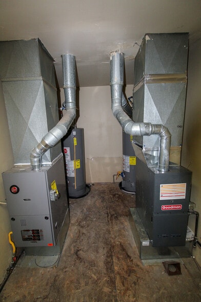 More Photos Of 310-312 Main St, Toledo Storefront Retail Residential For Lease