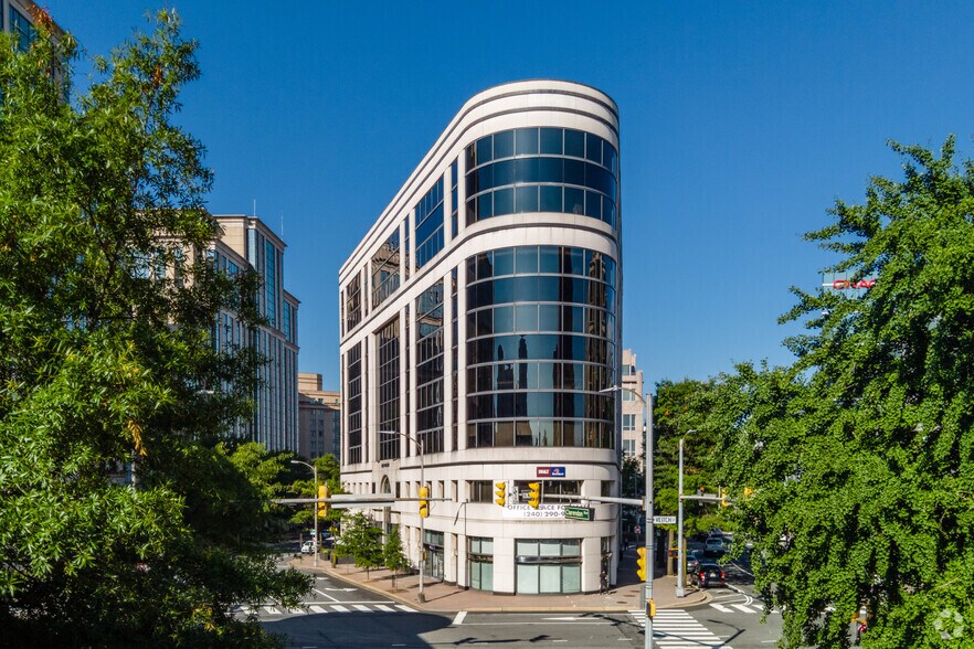 More Photos Of 2200 Wilson Blvd, Arlington Office For Lease