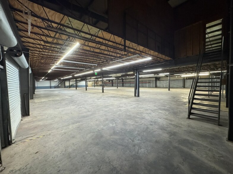 More Photos Of 215-219 Lovvorn Rd, Carrollton Warehouse For Lease