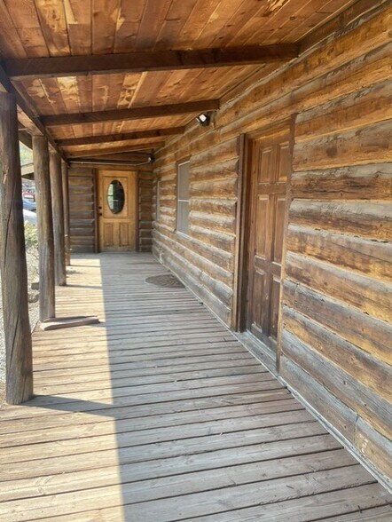 More Photos Of 115 Phillips St, Canyonville General Retail For Sale