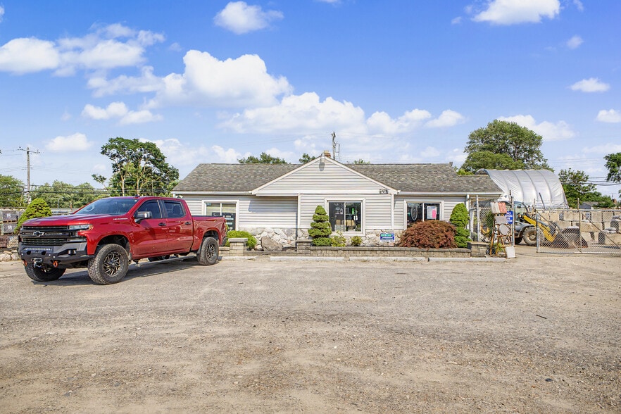 More Photos Of 1287 S Merriman Rd, Westland Freestanding For Sale