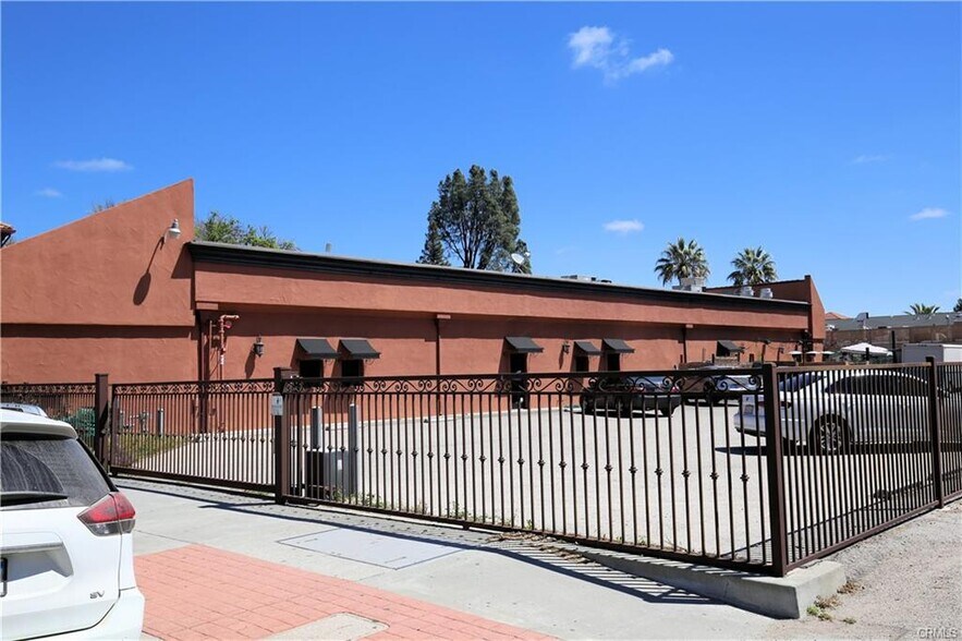More Photos Of 800 11th St, Paso Robles General Retail For Sale