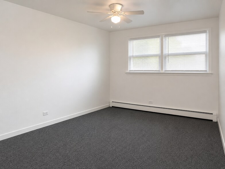 More Photos Of 1025-1049 W Vermont St, Calumet Park Apartments For Sale