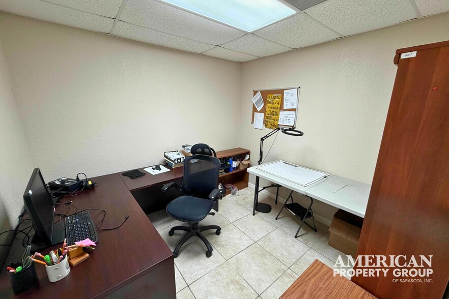 More Photos Of 1507 17th St E, Palmetto Distribution For Sale