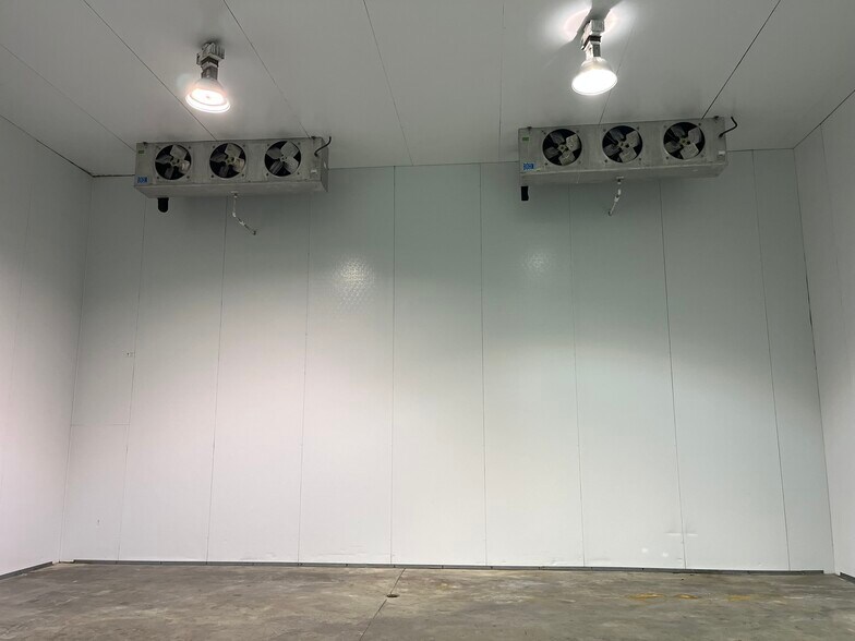 More Photos Of 2400 W Herman St, Pensacola Warehouse For Sale