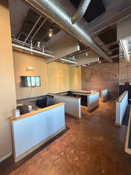 More Photos Of 80 Main St, Lemont Freestanding For Lease