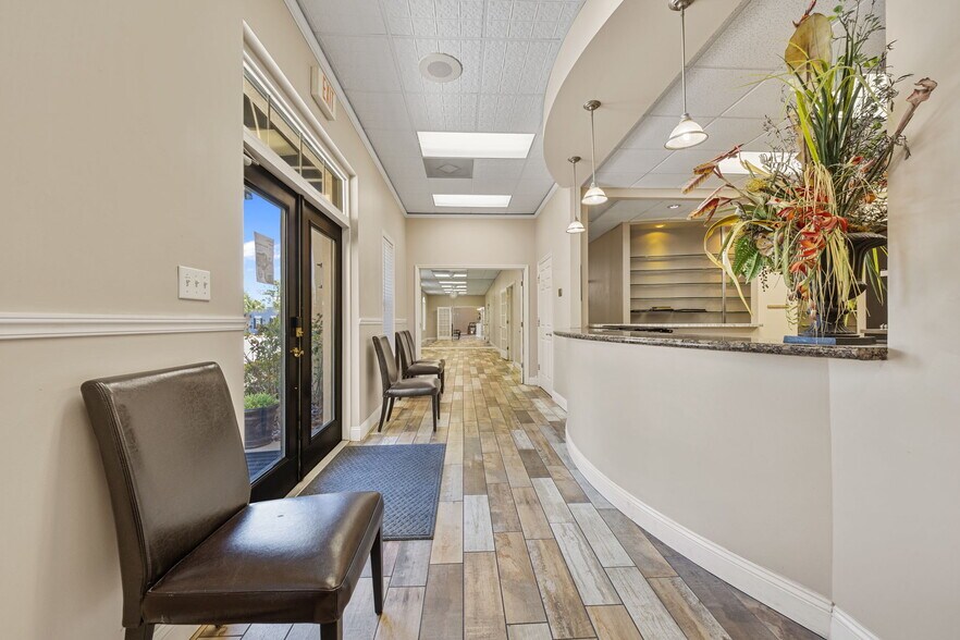More Photos Of 14522 University Point Pl, Tampa Medical For Sale