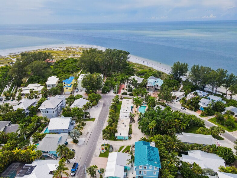 More Photos Of 808 N Bay Blvd, Anna Maria Hotel For Sale