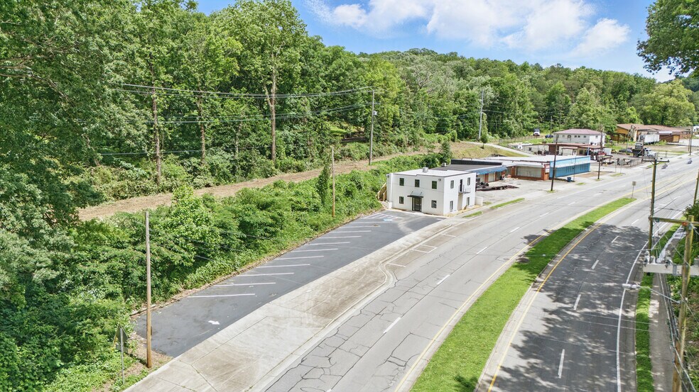 More Photos Of 700 Chickamauga Ave, Rossville Loft Creative Space For Lease