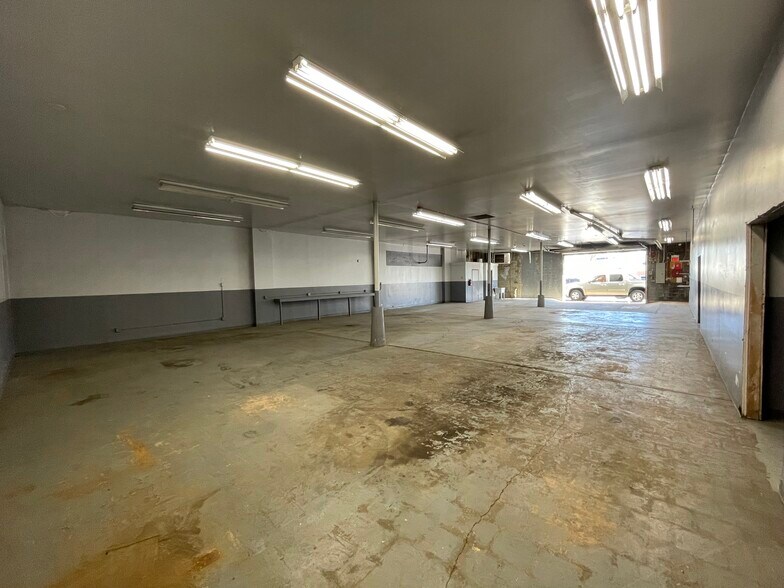 More Photos Of 419-423 Mannheim Rd, Bellwood Warehouse For Sale