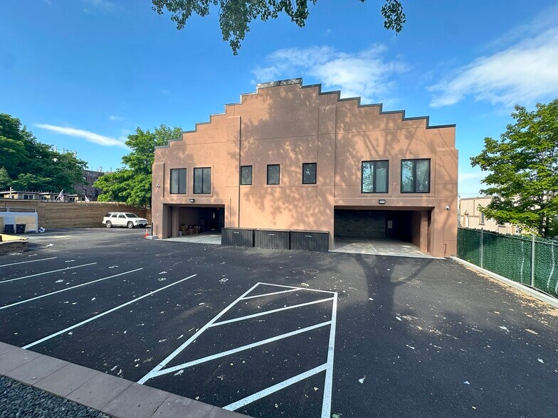 More Photos Of 217 Main St, Staten Island Storefront Retail Residential For Lease