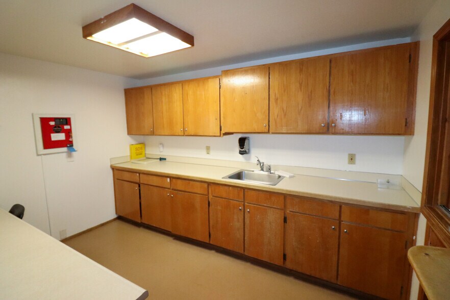 More Photos Of 3692 Hickory Ave, Eugene Healthcare For Sale