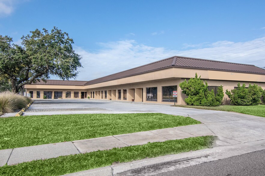 More Photos Of 13080 S Belcher Rd, Largo Office For Lease