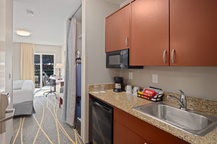 More Photos Of 2301 3rd Ave, Seattle Hotel For Sale