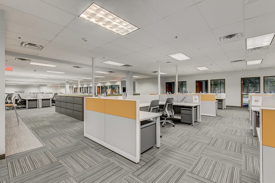 More Photos Of 2701 W Plano Pky, Plano Flex For Lease