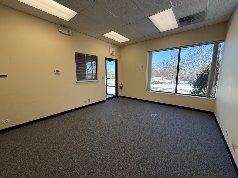 More Photos Of 1881 Industrial Dr, Libertyville Warehouse For Lease