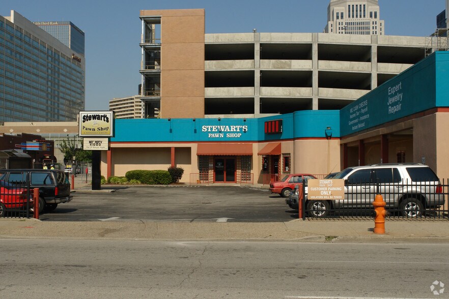 More Photos Of 113 W Jefferson St, Louisville Freestanding For Lease