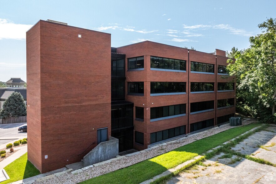 More Photos Of 201 E Partridge Ave, Independence Office For Sale