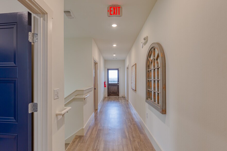 More Photos Of 210 E Church St, Weatherford Office Residential For Lease