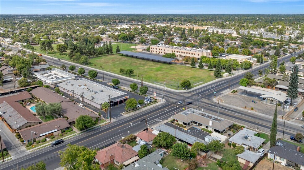 More Photos Of 445 W Dakota Ave, Fresno Office Residential For Sale