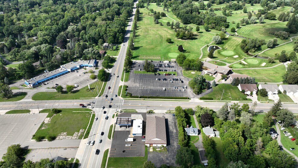 More Photos Of 6020 Davison Rd, Burton Freestanding For Lease