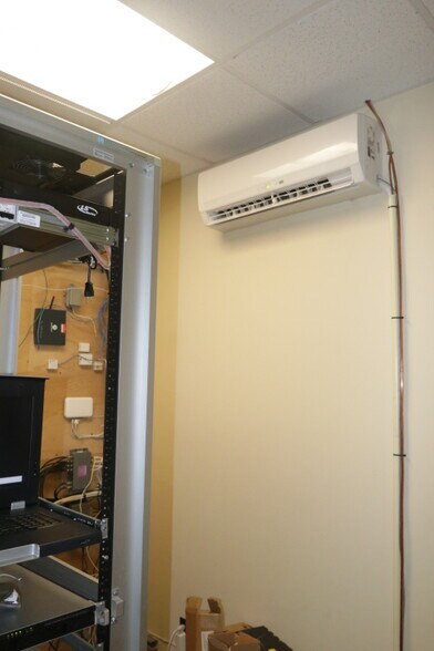 More Photos Of 2816 Columbia St, Torrance Light Distribution For Lease