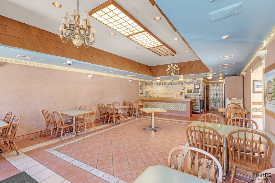 More Photos Of 13325 Olde Western Ave, Blue Island Restaurant For Sale