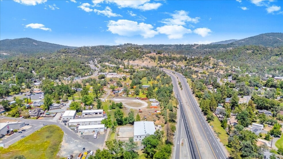More Photos Of 20833 Mechanical Dr, Sonora Warehouse For Lease