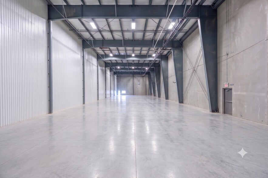 More Photos Of 832 Burton Rd, Ottawa Warehouse For Lease