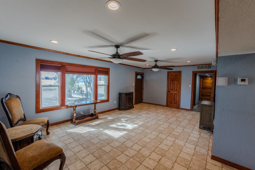 More Photos Of 1000 N 5th St, Kenedy Land For Sale