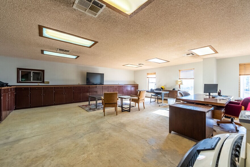 More Photos Of 397 E Evan Hewes Hwy, El Centro Auto Repair For Sale