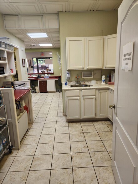 More Photos Of 1111 Worth St, Hemphill Office For Sale