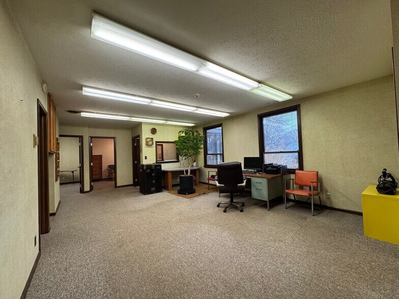 More Photos Of 26025 Broadway Ave, Bedford Office For Sale