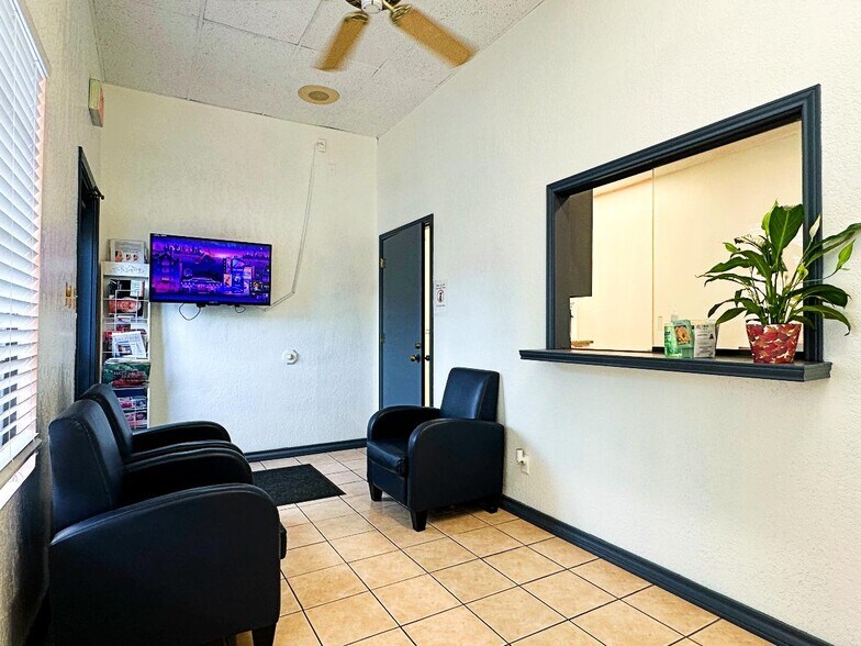 More Photos Of 8237 Fredericksburg Rd, San Antonio Medical For Sale