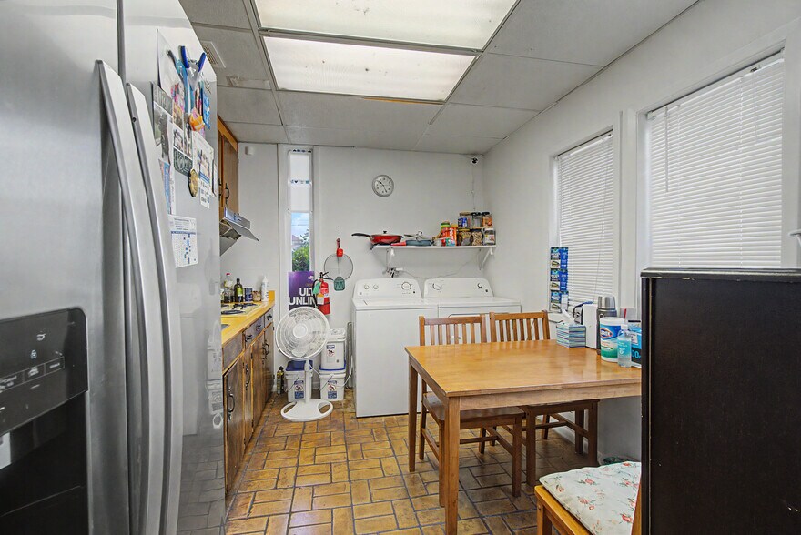 More Photos Of 71 Midtown Park W, Mobile Medical For Sale