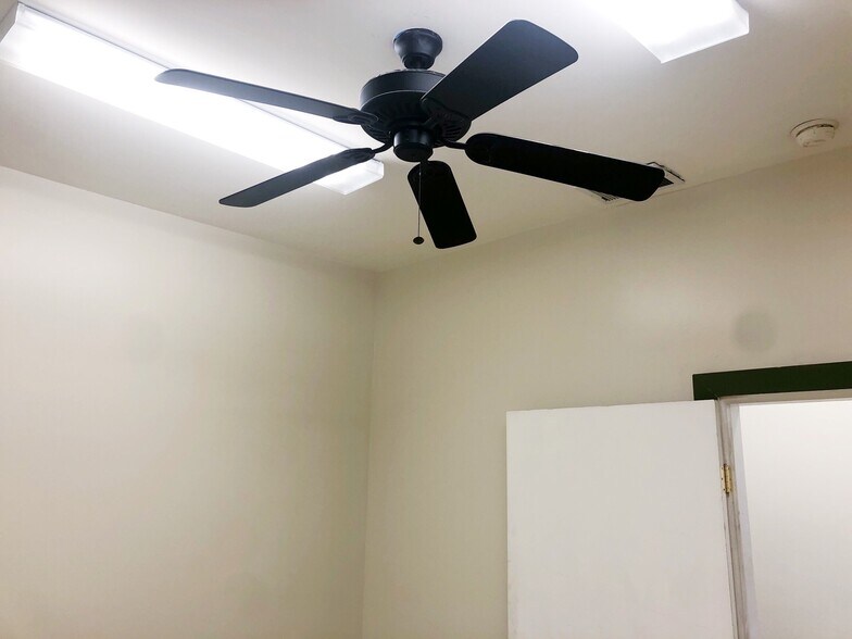 More Photos Of 5230 E 12th St, Oakland Warehouse For Sale