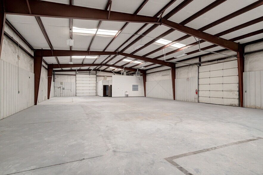 More Photos Of 412 Glade Ave, Oklahoma City Manufacturing For Lease