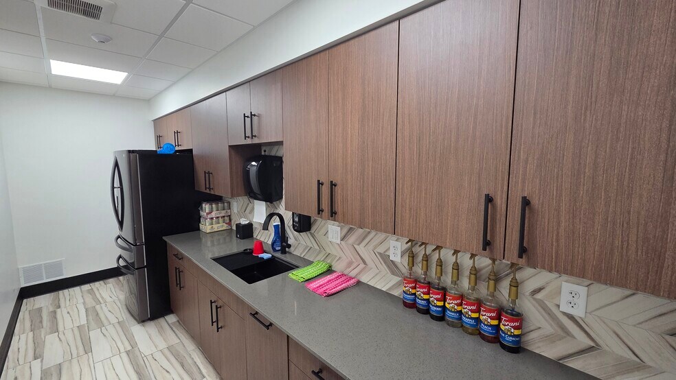 More Photos Of 1570 Elk Creek Dr, Idaho Falls Office For Lease
