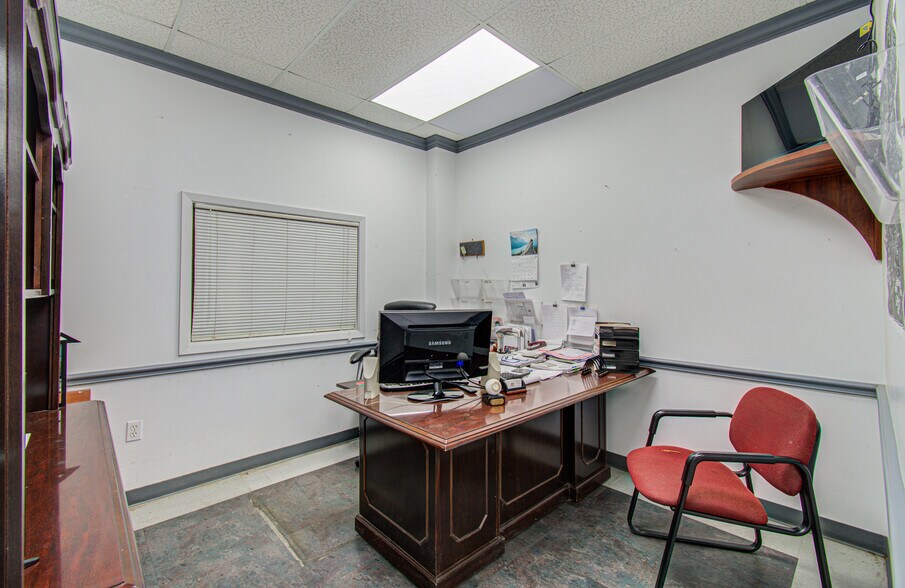 More Photos Of 7571 Morley St, Houston Warehouse For Sale