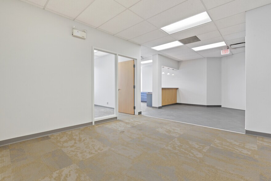 More Photos Of 10235 124th St, Edmonton Medical For Lease