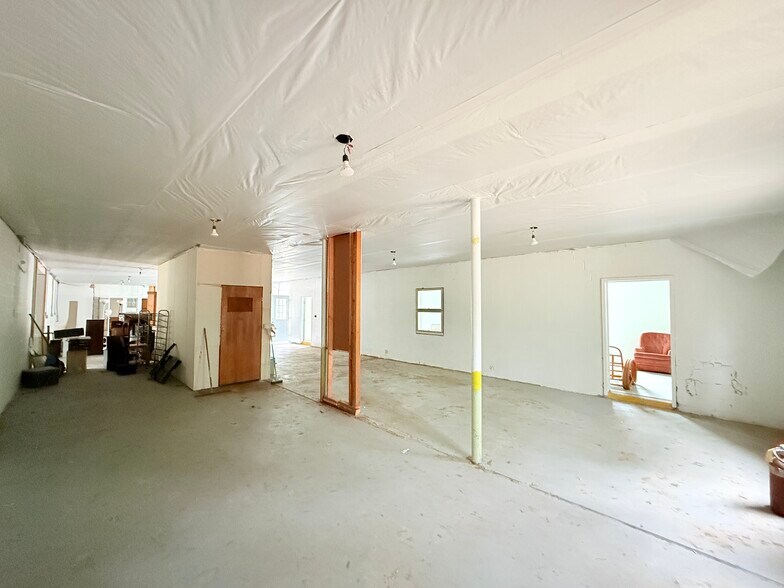 More Photos Of 7154 Richmond Hwy, Tappahannock Light Manufacturing For Sale