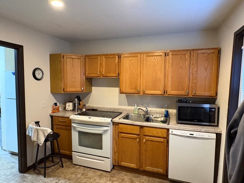 More Photos Of 15 W Redwing St, Duluth Office Residential For Sale