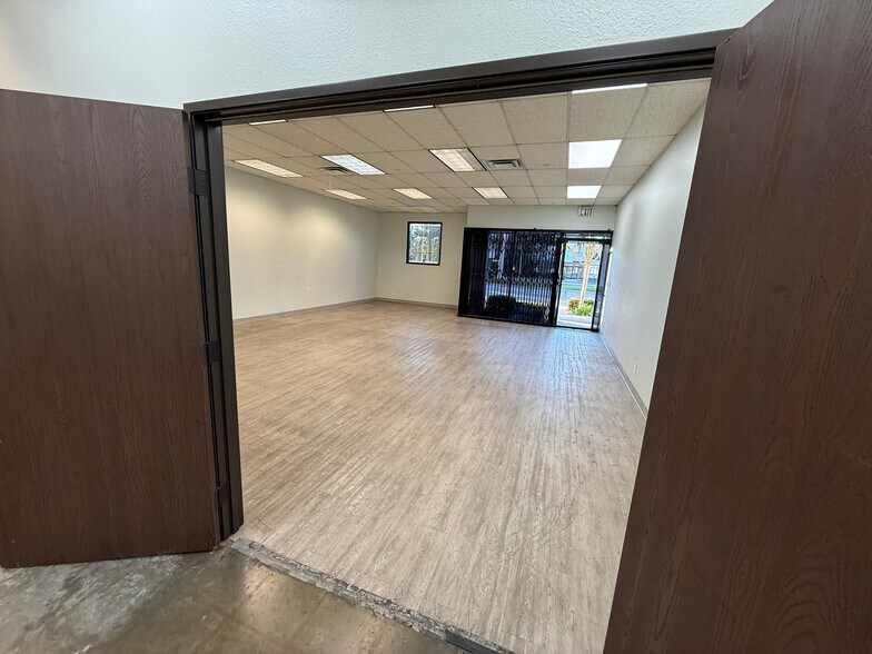 More Photos Of 8031-8081 Orangethorpe Ave, Buena Park Showroom For Lease