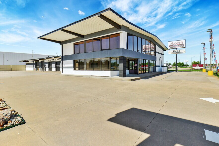 More Photos Of 11209 W Kellogg, Wichita Auto Dealership For Sale