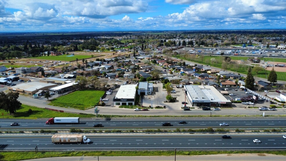 More Photos Of 604 Fairway Dr, Galt Carwash For Sale