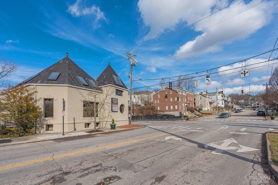 More Photos Of 347 Stanley Ave, Cincinnati Office Residential For Lease