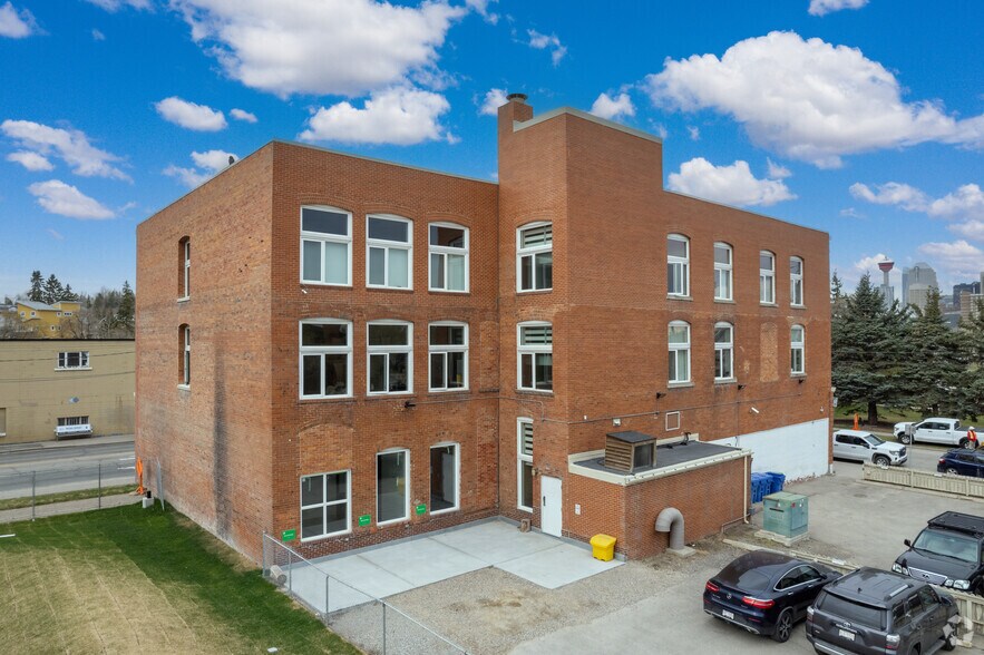 More Photos Of 902 9 Ave SE, Calgary Apartments For Sale