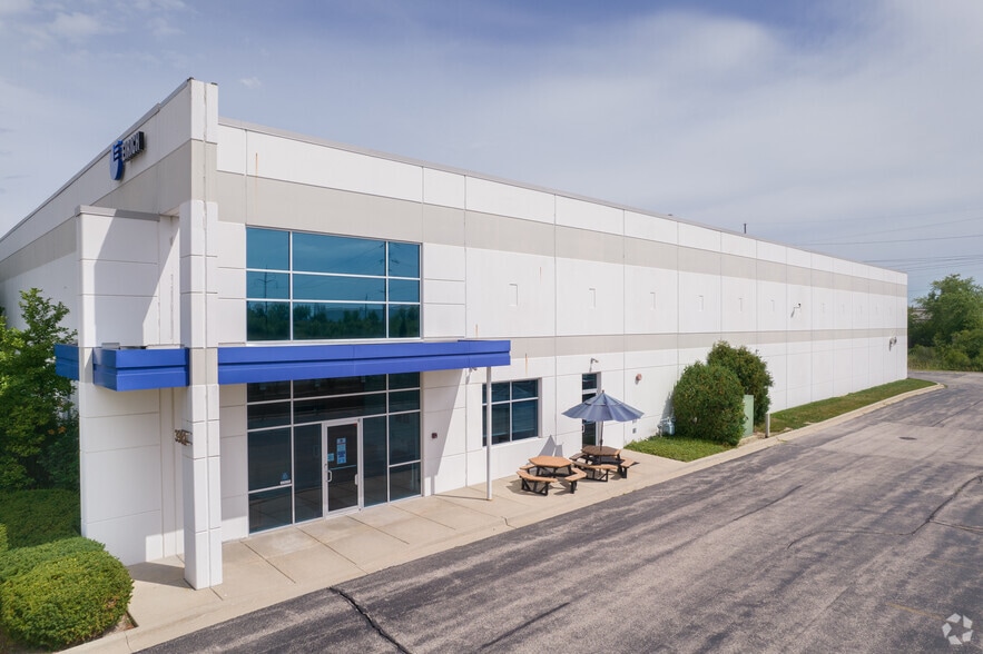 More Photos Of 3982 Ryan Rd, Gurnee Warehouse For Lease