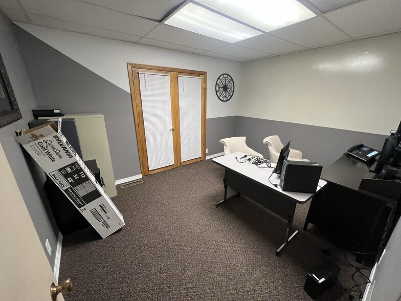 More Photos Of 1234 N Water St, Decatur Office For Sale